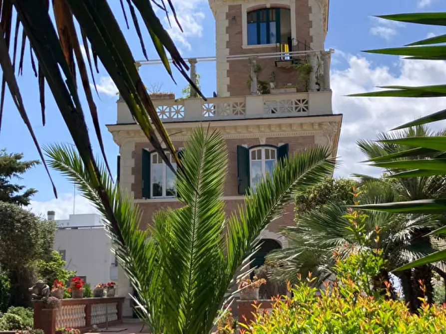 Immagine 1 di Villa in vendita  in viale mencacci a Anzio