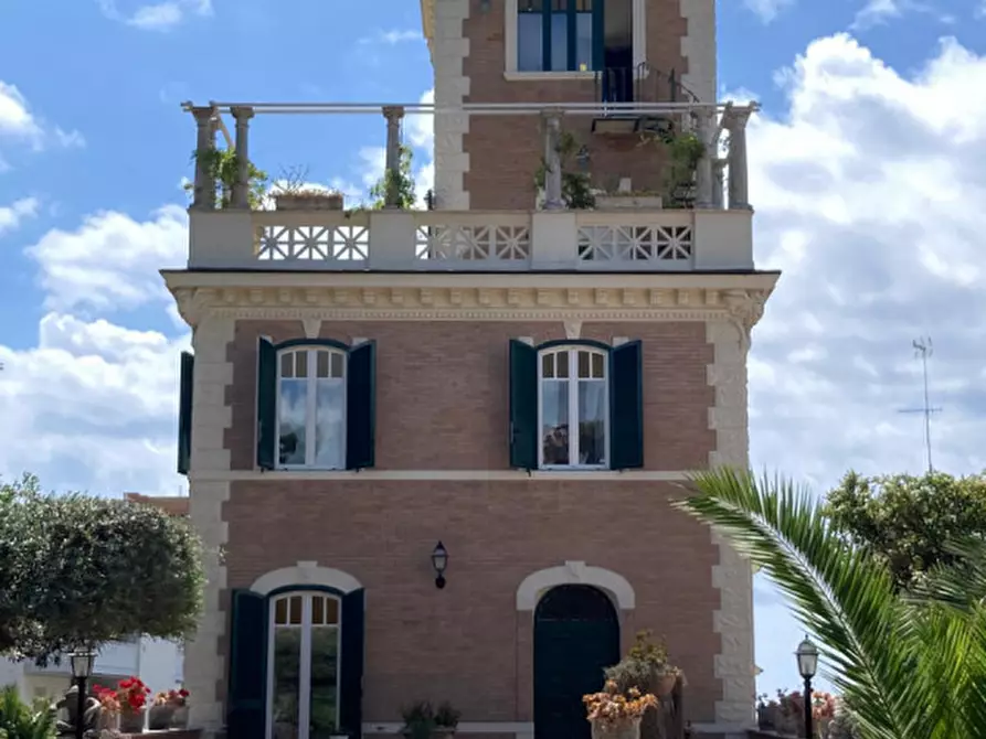 Immagine 3 di Villa in vendita  in viale mencacci a Anzio