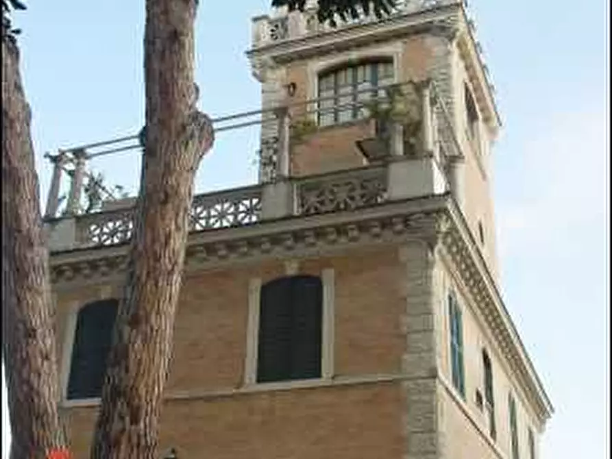 Immagine 5 di Villa in vendita  in viale mencacci a Anzio