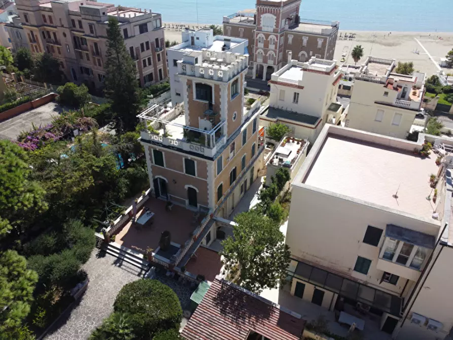 Immagine 8 di Villa in vendita  in viale mencacci a Anzio