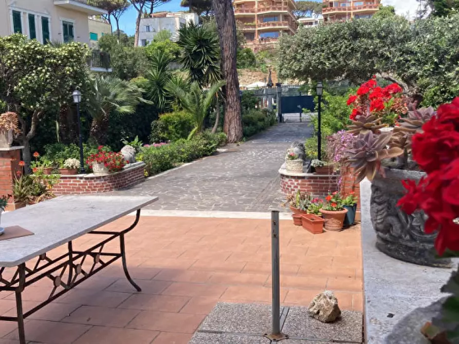 Immagine 9 di Villa in vendita  in viale mencacci a Anzio