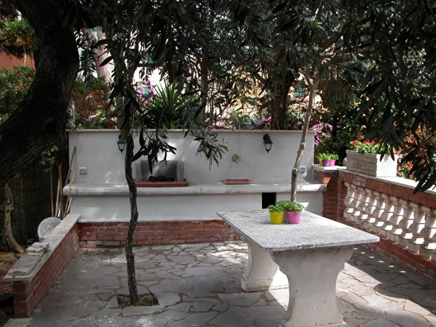 Immagine 11 di Villa in vendita  in viale mencacci a Anzio