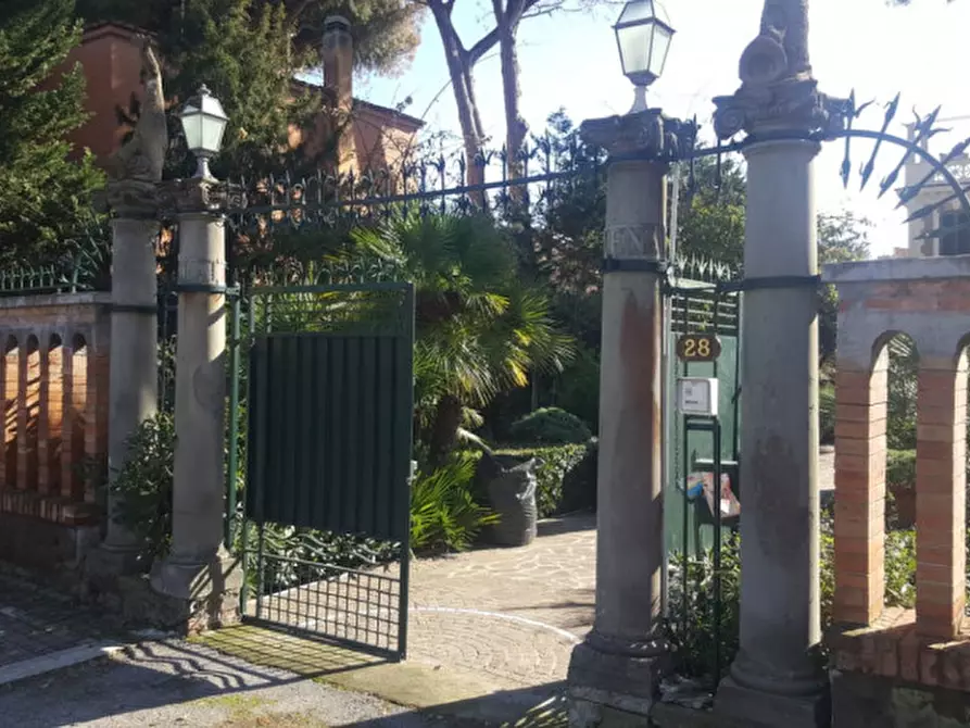 Immagine 12 di Villa in vendita  in viale mencacci a Anzio