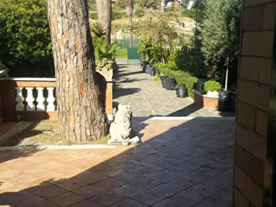 Immagine 24 di Villa in vendita  in viale mencacci a Anzio