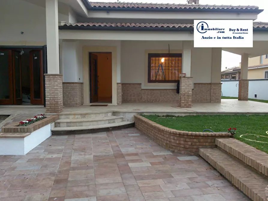 Immagine 1 di Casa bifamiliare in vendita  in via della cannuccia a Anzio