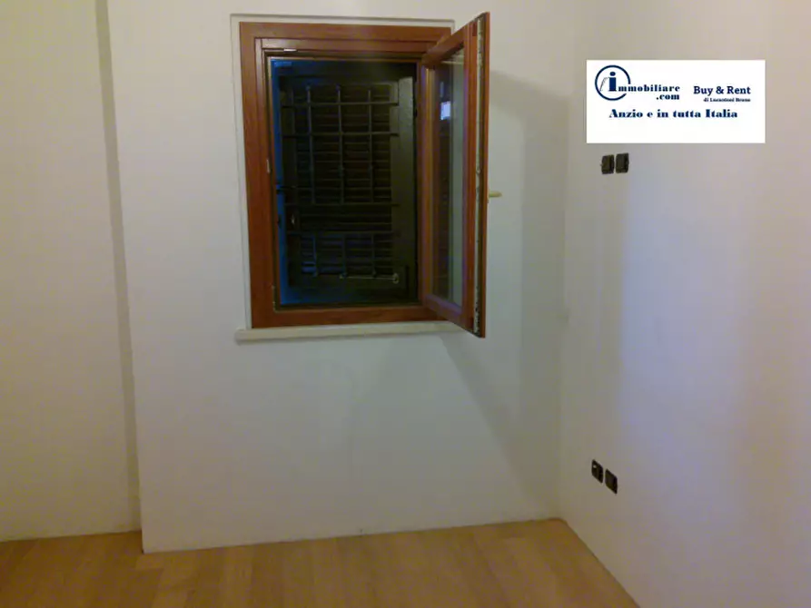 Immagine 11 di Casa bifamiliare in vendita  in via della cannuccia a Anzio
