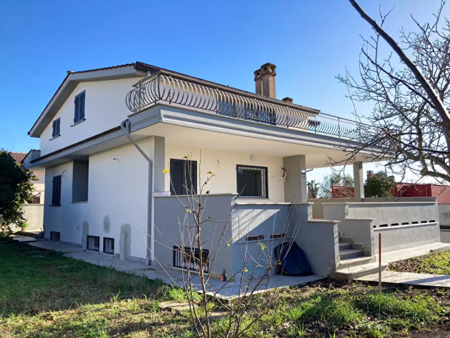Immagine 2 di Villa in vendita  in VIA MONTASOLA a Nettuno