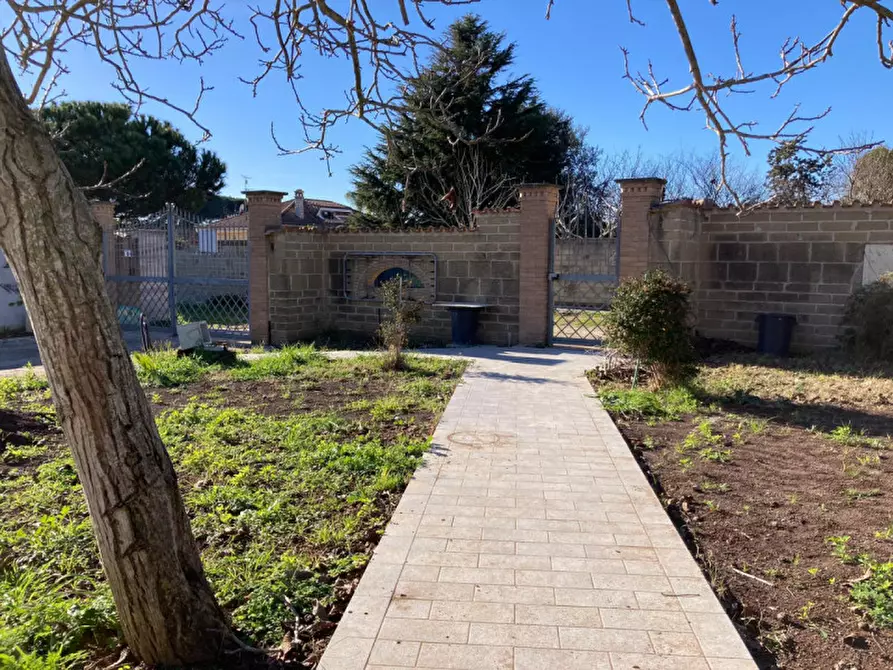 Immagine 5 di Villa in vendita  in VIA MONTASOLA a Nettuno