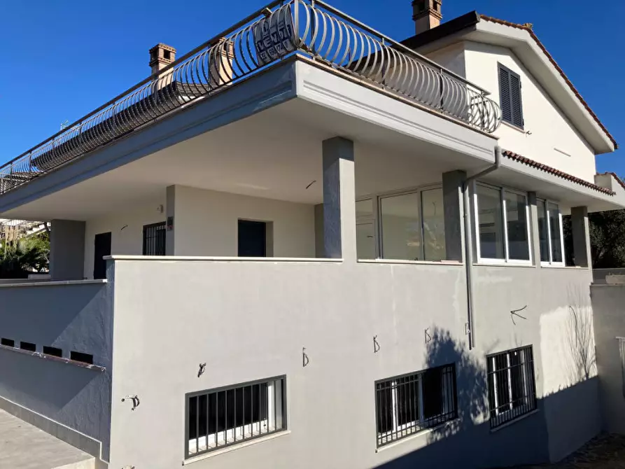 Immagine 10 di Villa in vendita  in VIA MONTASOLA a Nettuno