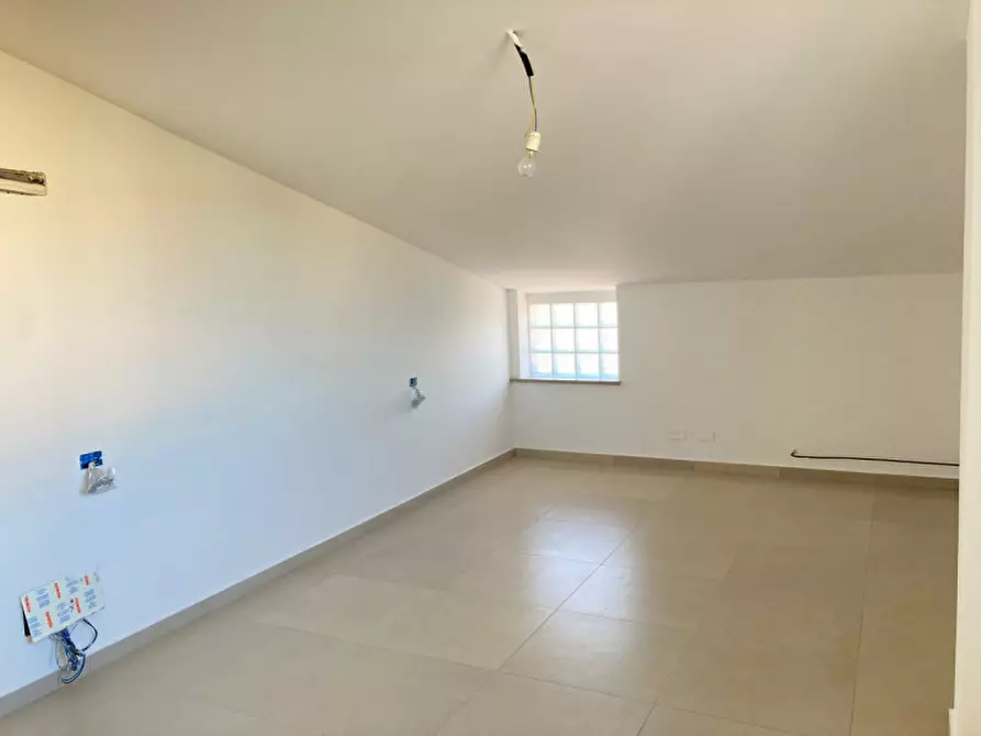 Immagine 39 di Villa in vendita  in VIA MONTASOLA a Nettuno