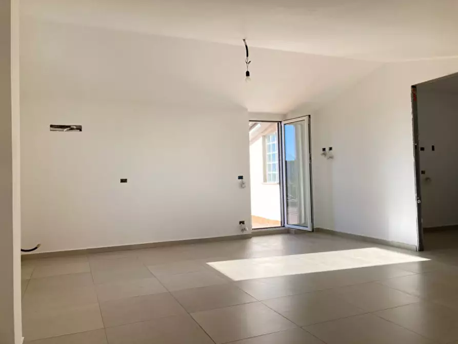 Immagine 41 di Villa in vendita  in VIA MONTASOLA a Nettuno