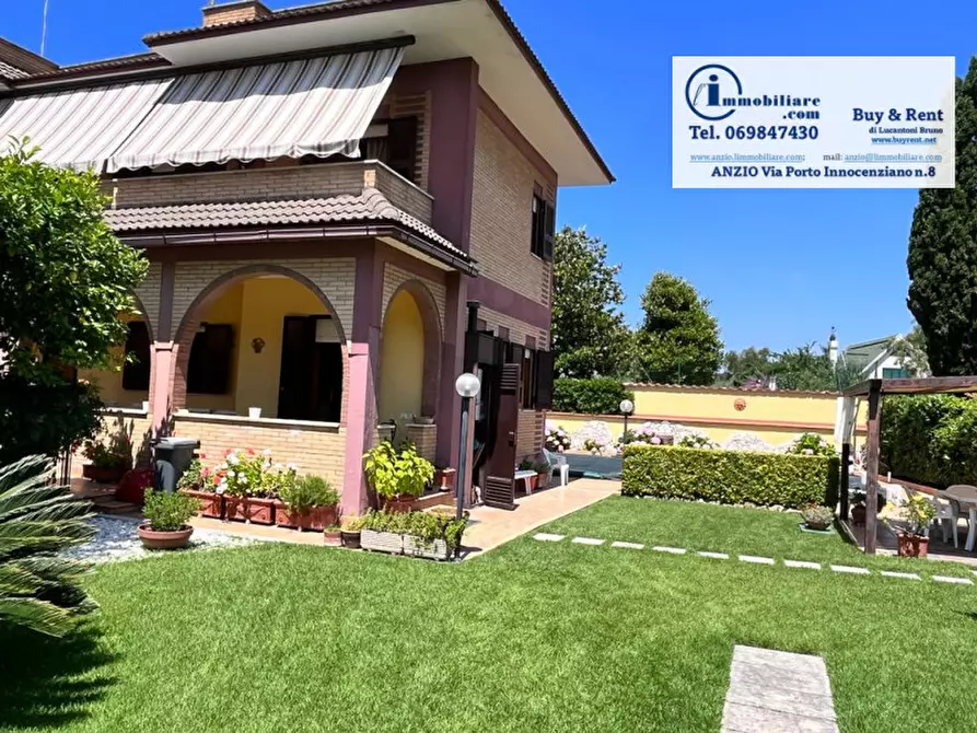 Immagine 1 di Casa trifamiliare in vendita  in Via Amaranto a Anzio