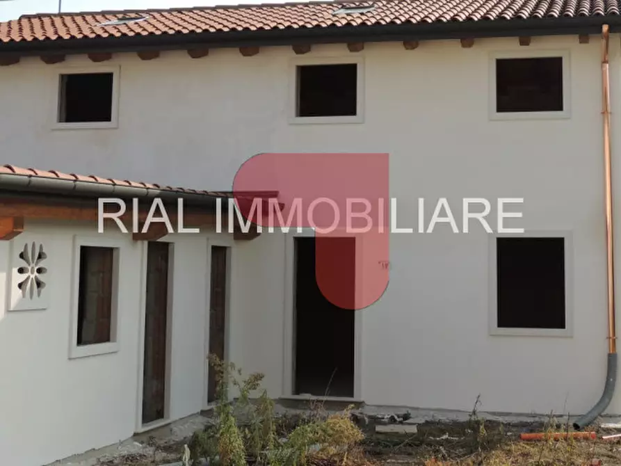 Immagine 1 di Casa indipendente in vendita  a Montecchio Maggiore