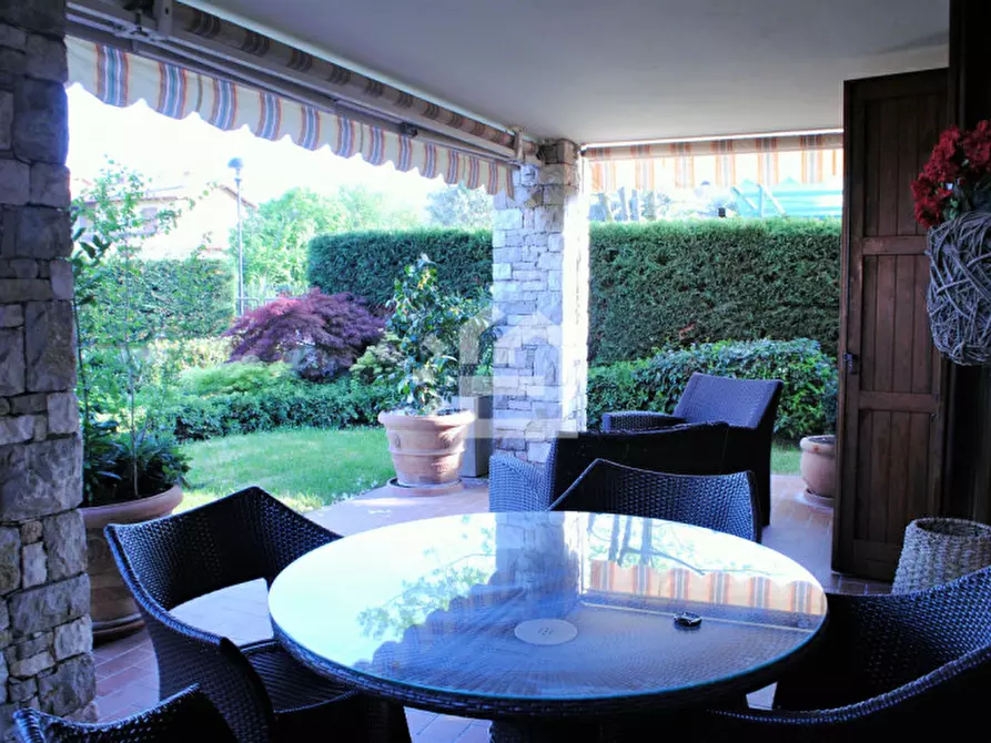 Immagine 4 di Appartamento in affitto  in via degli alpini a Manerba Del Garda