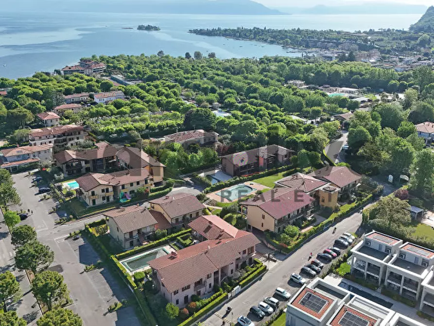 Immagine 25 di Appartamento in vendita  in Via repubblica a Manerba Del Garda