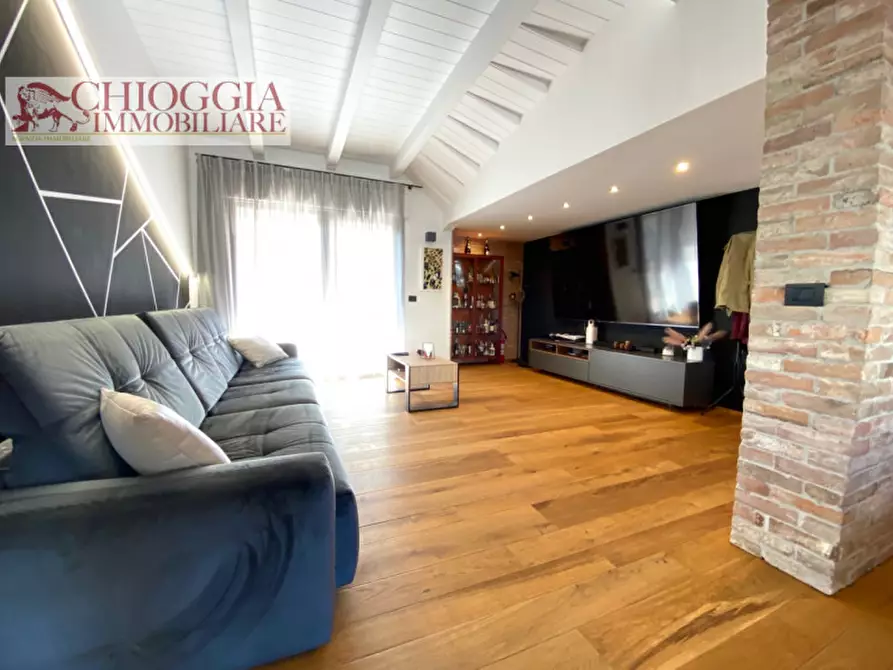 Immagine 1 di Appartamento in vendita  in Via Granatieri di Sardegna a Chioggia