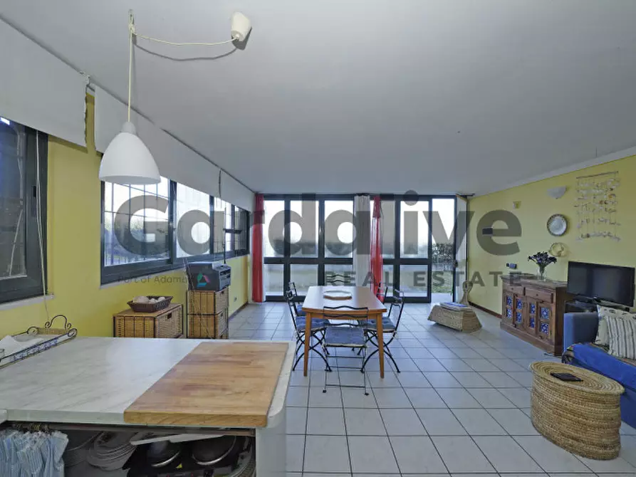 Immagine 4 di Appartamento in vendita  in Via Seselle a Manerba Del Garda