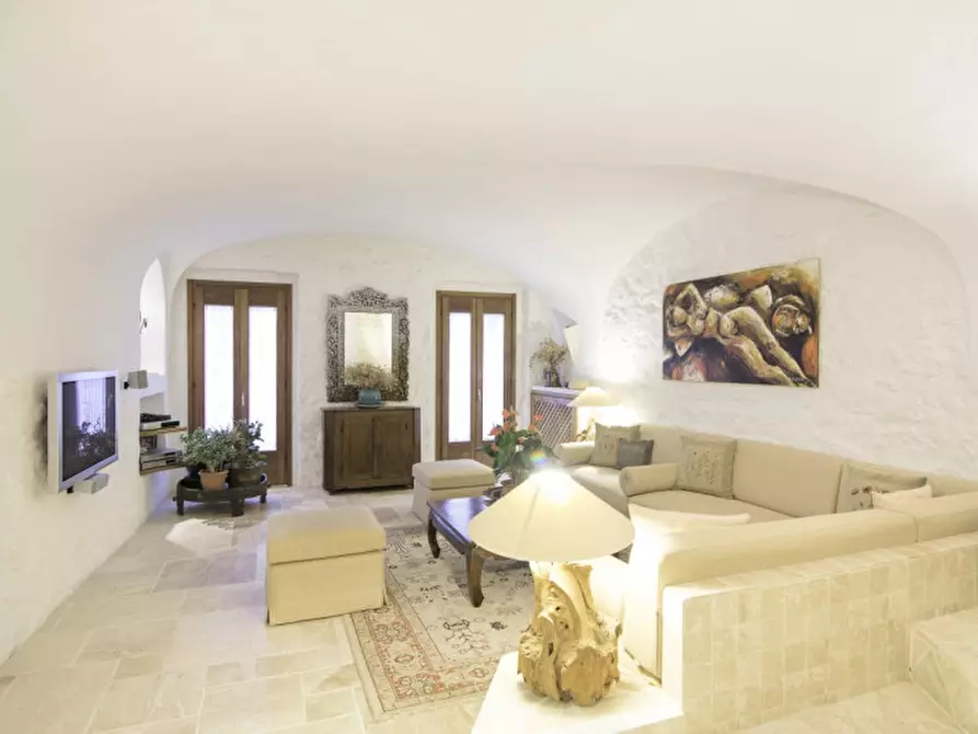 Immagine 2 di Casa indipendente in vendita  in VIA ROMANA 5 a Olbia