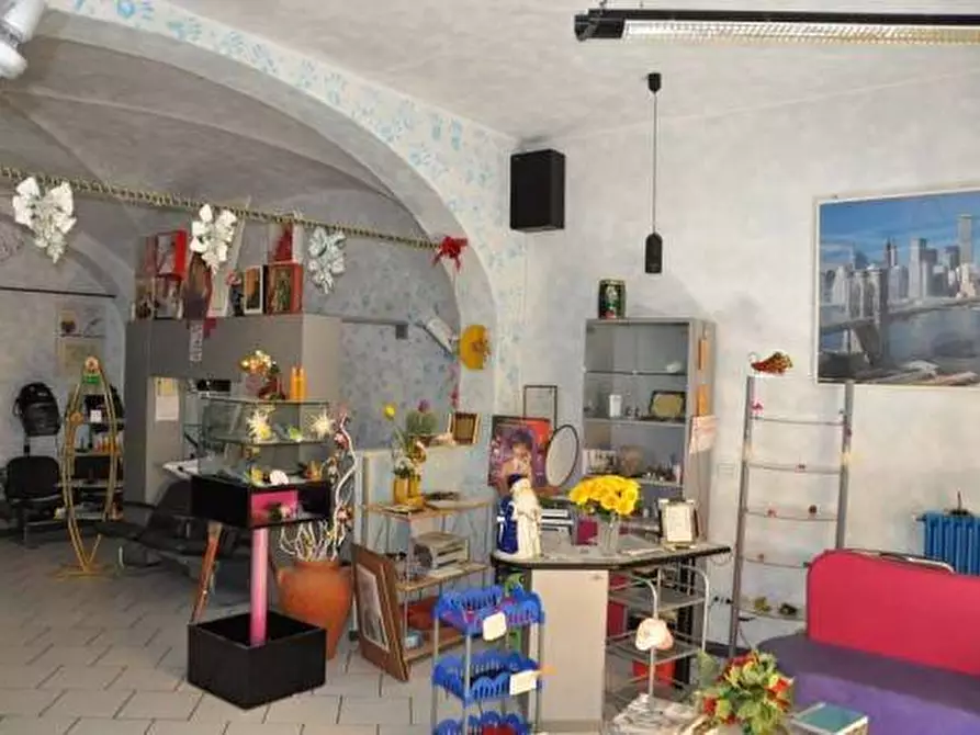 Immagine 4 di Negozio in vendita  a San Giovanni Valdarno