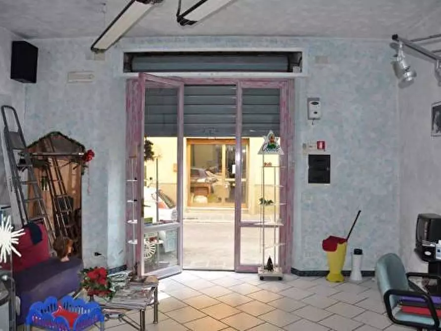 Immagine 5 di Negozio in vendita  a San Giovanni Valdarno