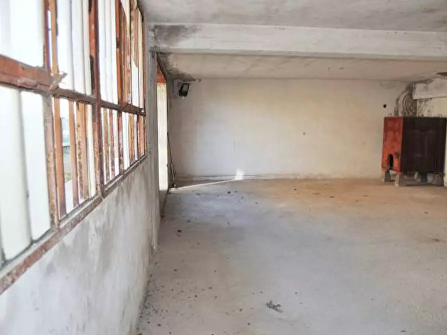 Immagine 3 di Magazzino in vendita  a San Giovanni Valdarno