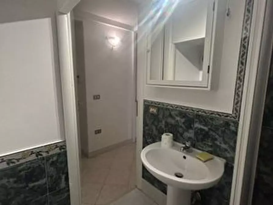 Immagine 5 di Appartamento in affitto  in Via Chiaia a Napoli