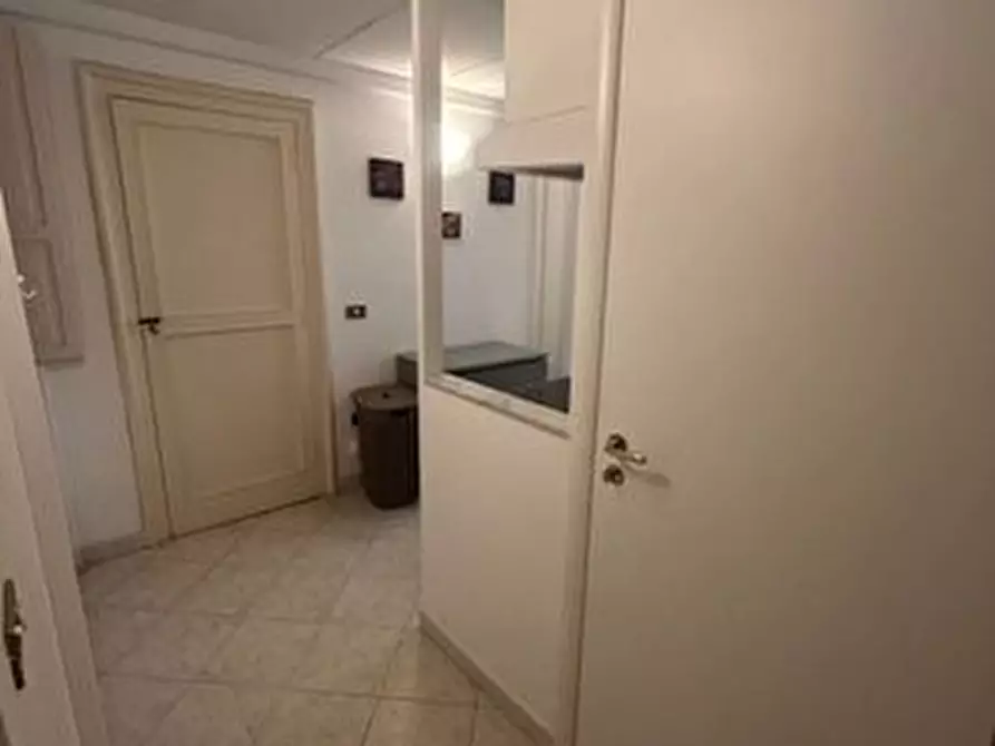 Immagine 11 di Appartamento in affitto  in Via Chiaia a Napoli