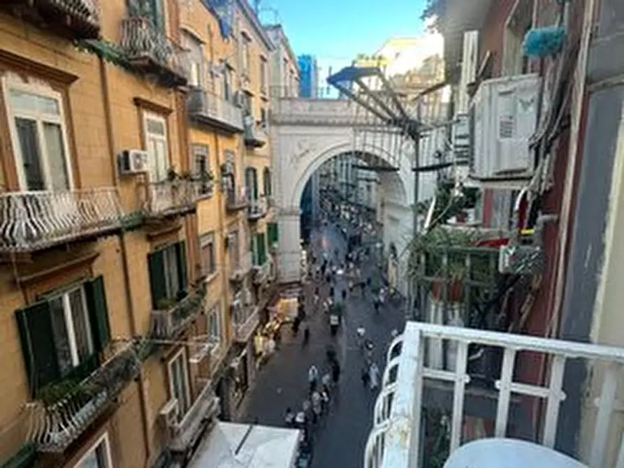 Immagine 15 di Appartamento in affitto  in Via Chiaia a Napoli