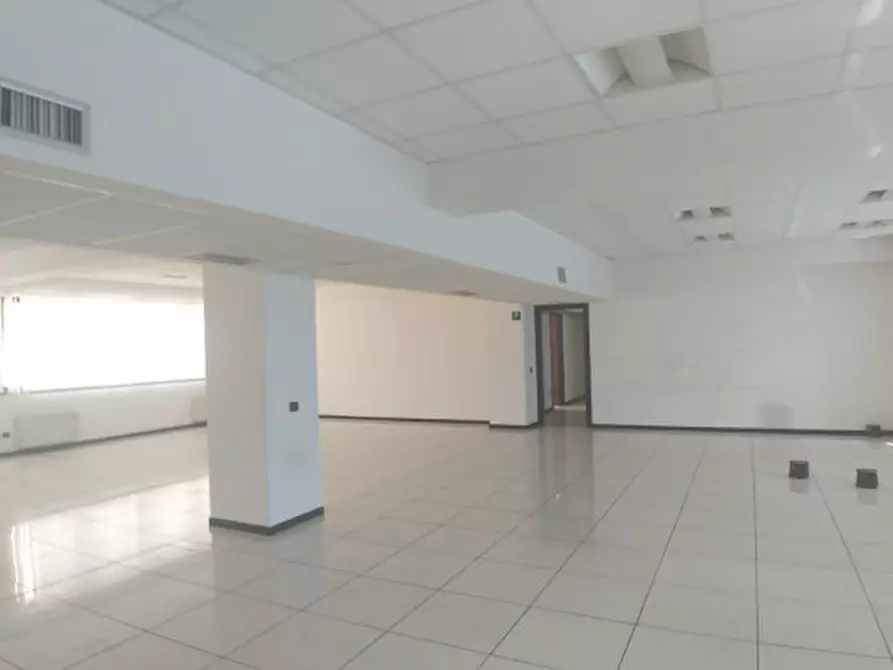 Immagine 17 di Palazzo in affitto  in VIA GROSIO a Milano