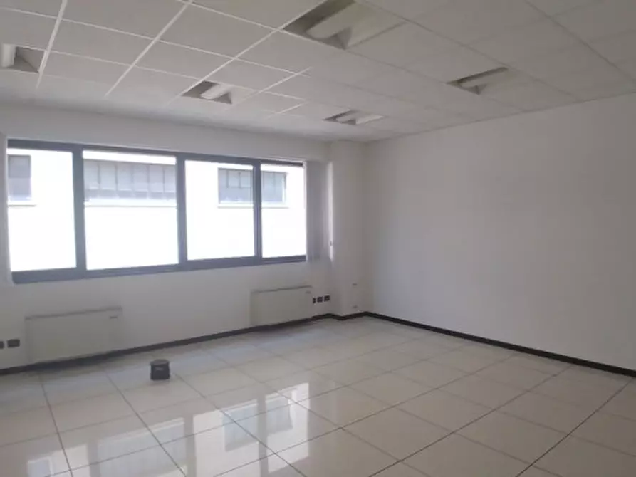 Immagine 17 di Ufficio in affitto  in VIA GROSIO a Milano