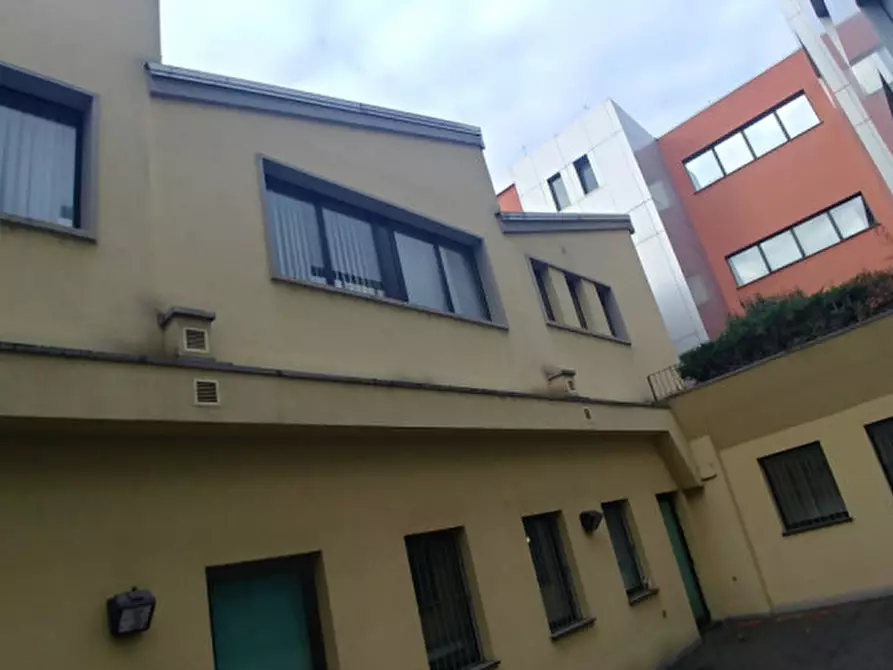 Immagine 23 di Ufficio in affitto  in VIA GROSIO a Milano