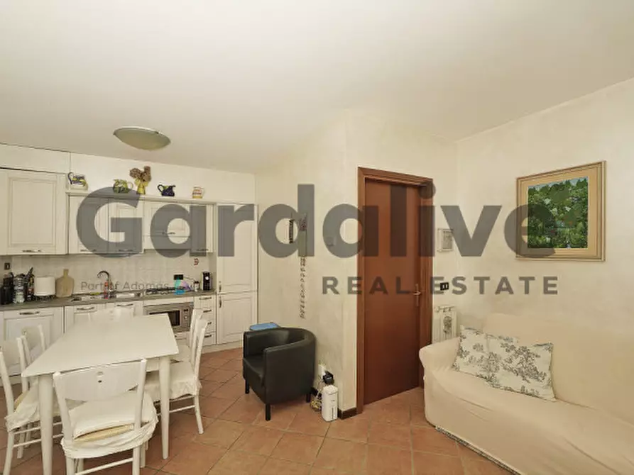 Immagine 5 di Appartamento in vendita  in via Belvedere a Manerba Del Garda