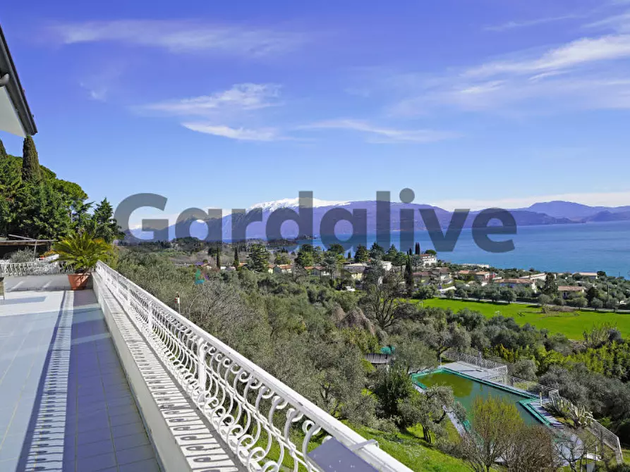 Immagine 2 di Villa in vendita  in Via Teodora Bresciani a Manerba Del Garda