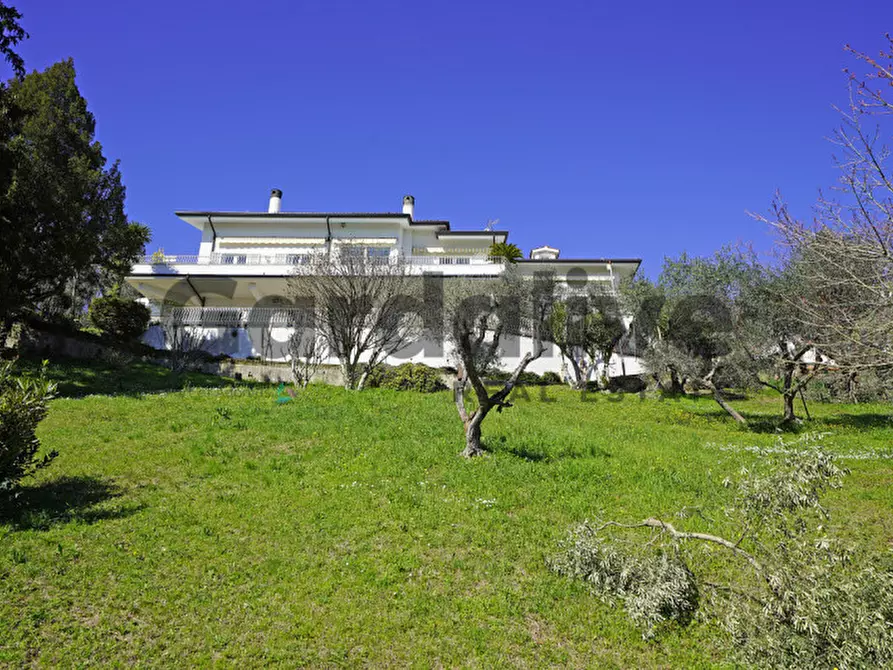 Immagine 17 di Villa in vendita  in Via Teodora Bresciani a Manerba Del Garda