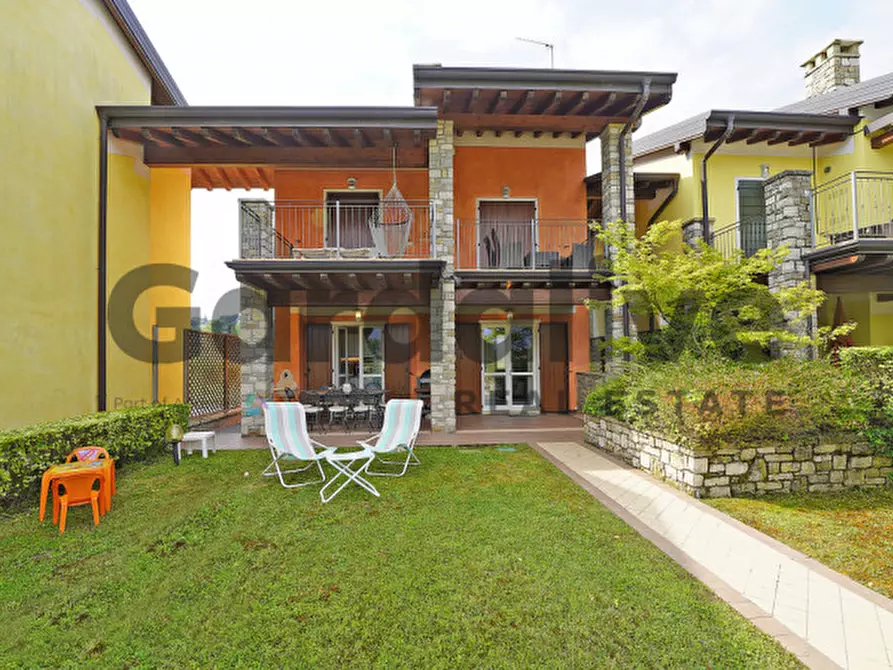 Immagine 1 di Casa indipendente in vendita  in Via Belvedere a Manerba Del Garda