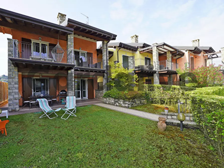 Immagine 3 di Casa indipendente in vendita  in Via Belvedere a Manerba Del Garda