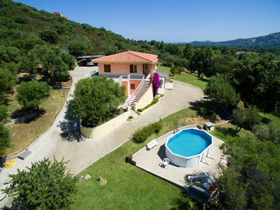 Immagine 26 di Villa in vendita  a Arzachena