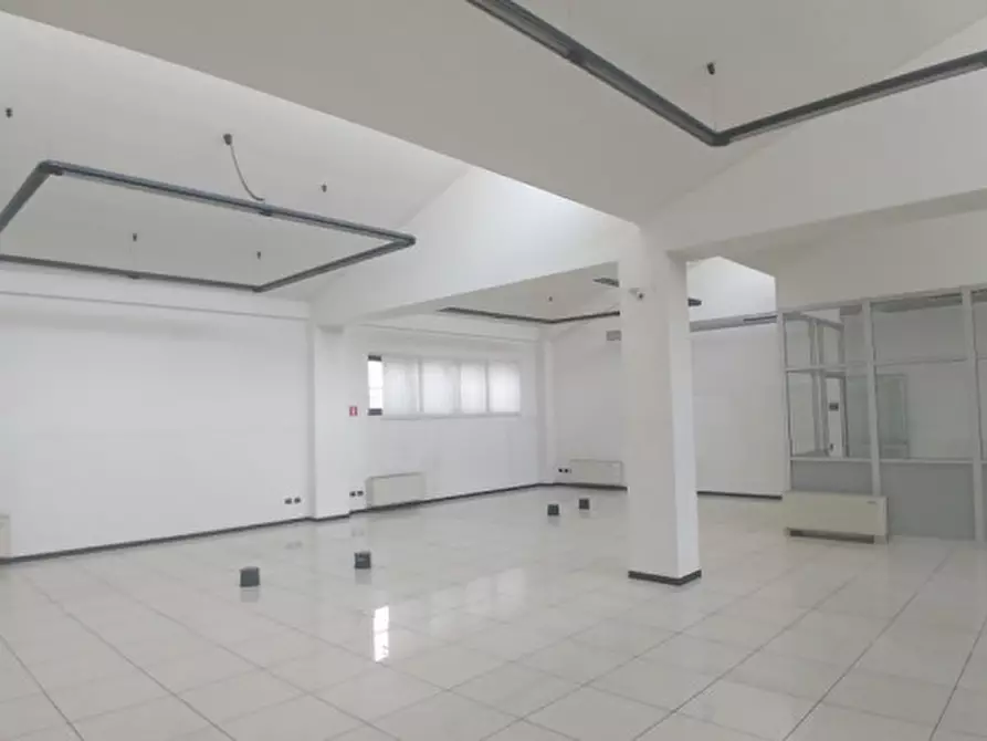 Immagine 2 di Palazzo in affitto  in VIA GROSIO a Milano