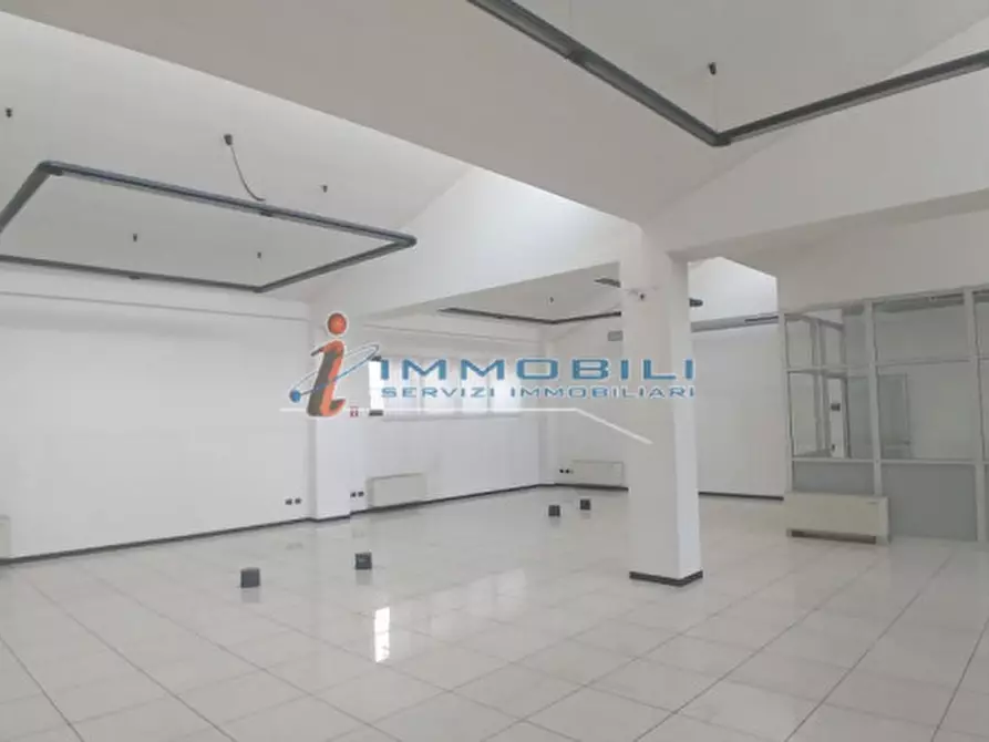 Immagine 2 di Palazzo in affitto  in VIA GROSIO a Milano