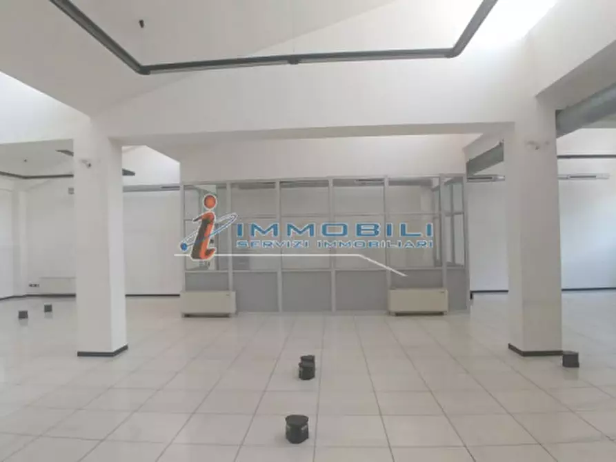 Immagine 3 di Palazzo in affitto  in VIA GROSIO a Milano