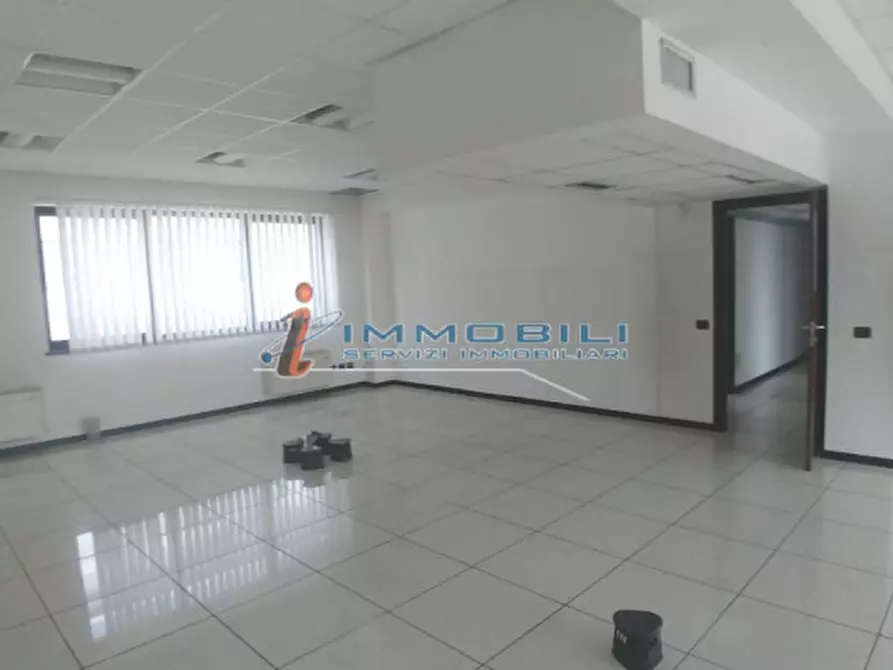 Immagine 8 di Palazzo in affitto  in VIA GROSIO a Milano