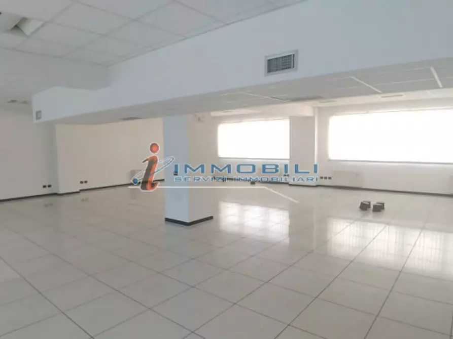 Immagine 11 di Palazzo in affitto  in VIA GROSIO a Milano