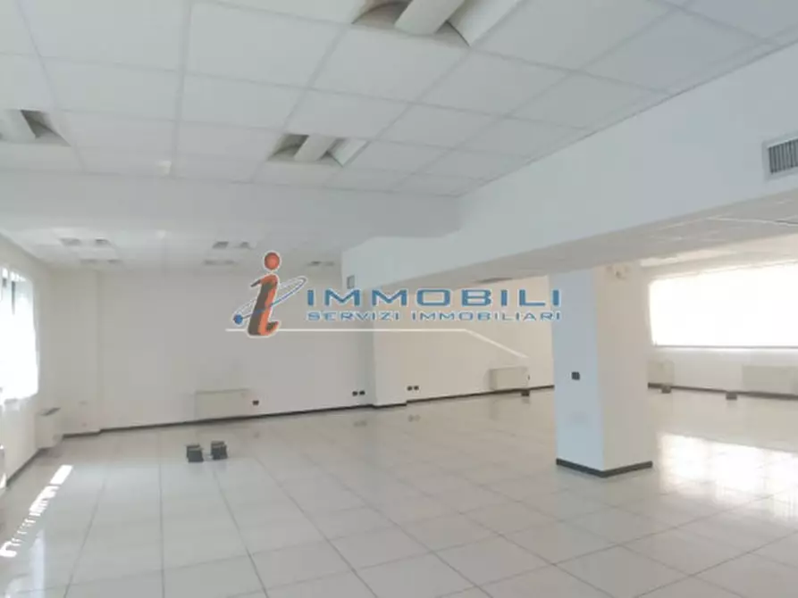 Immagine 12 di Palazzo in affitto  in VIA GROSIO a Milano