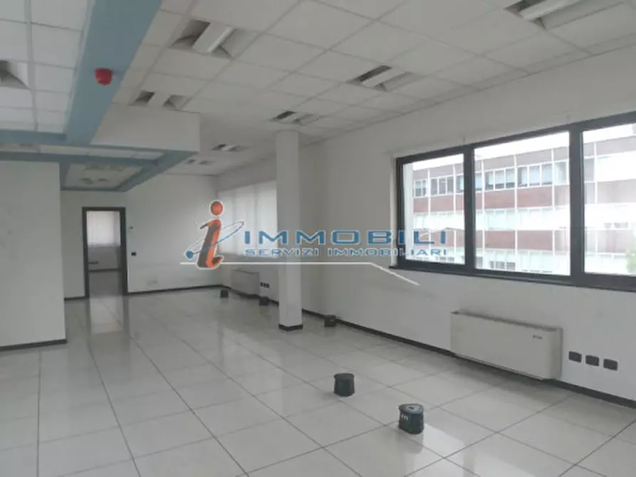 Immagine 19 di Palazzo in affitto  in VIA GROSIO a Milano