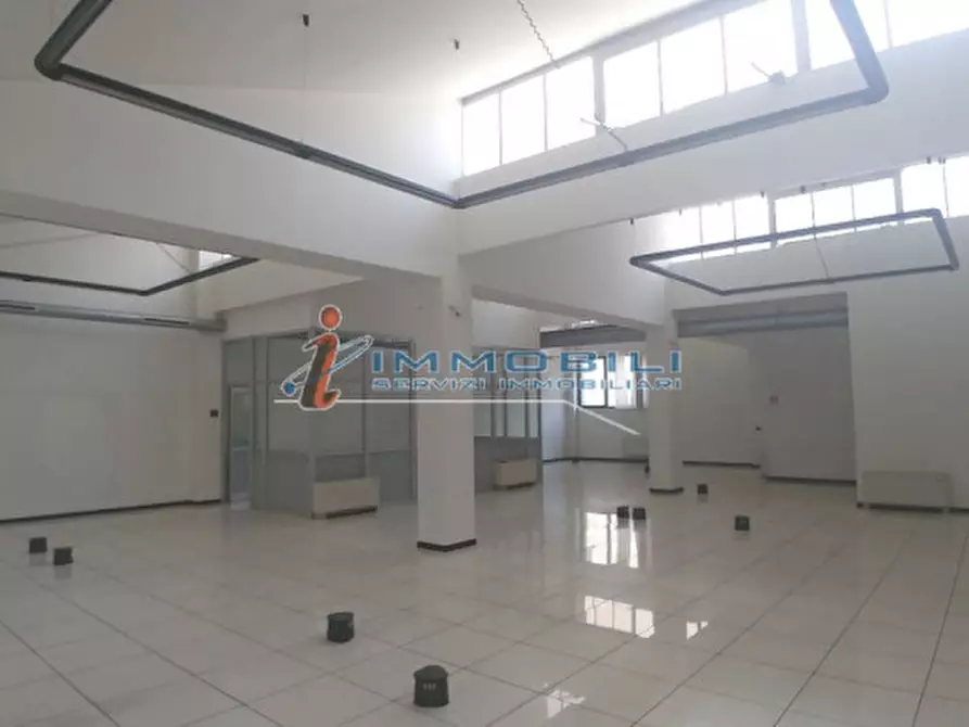 Immagine 20 di Palazzo in affitto  in VIA GROSIO a Milano