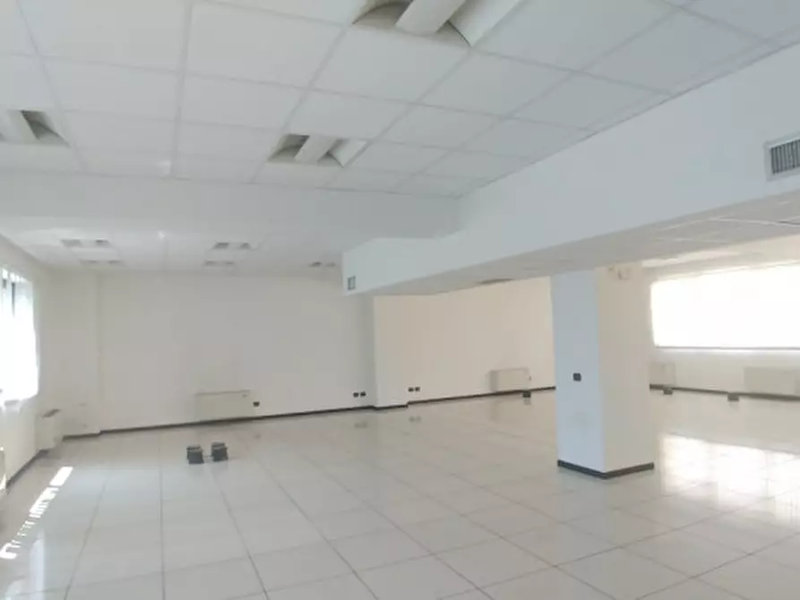 Immagine 11 di Ufficio in affitto  in VIA GROSIO a Milano