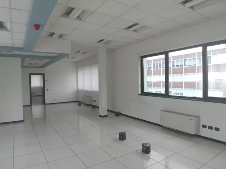 Immagine 20 di Ufficio in affitto  in VIA GROSIO a Milano