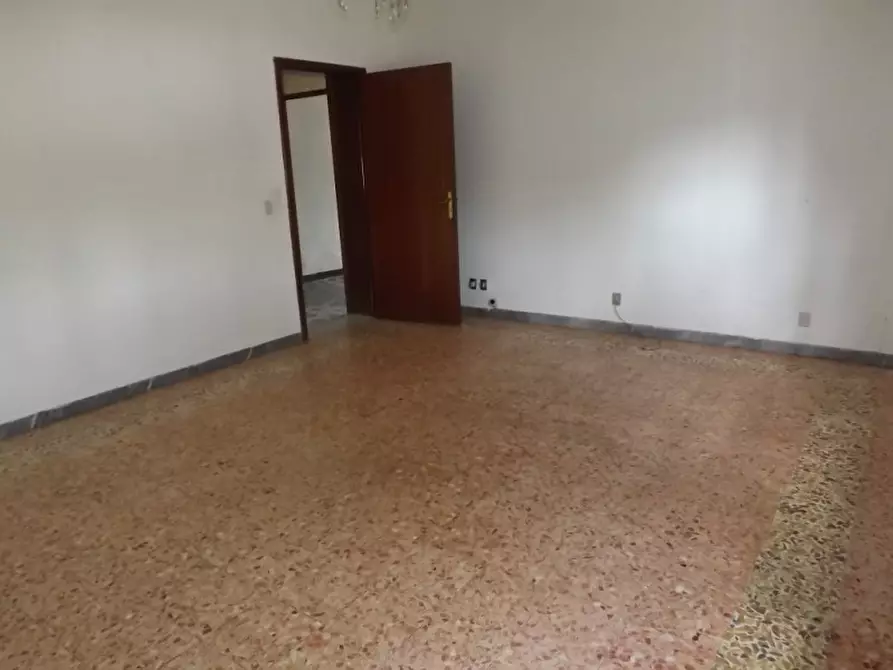 Immagine 21 di Palazzo in vendita  a Trecastelli