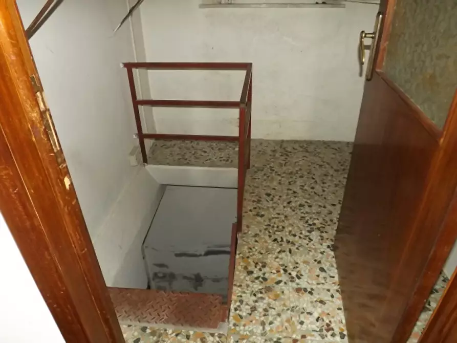 Immagine 33 di Palazzo in vendita  a Trecastelli