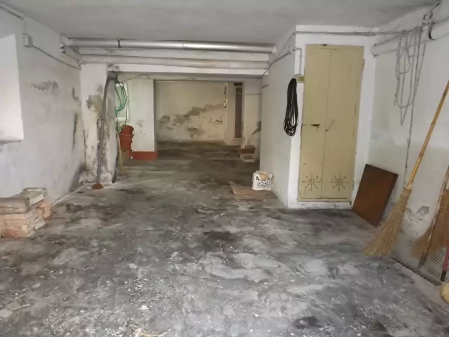 Immagine 39 di Palazzo in vendita  a Trecastelli